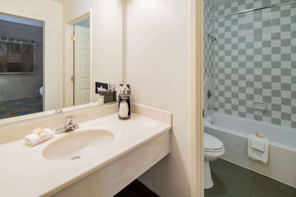 la quinta inn and suites by wyndham irvine spectrum