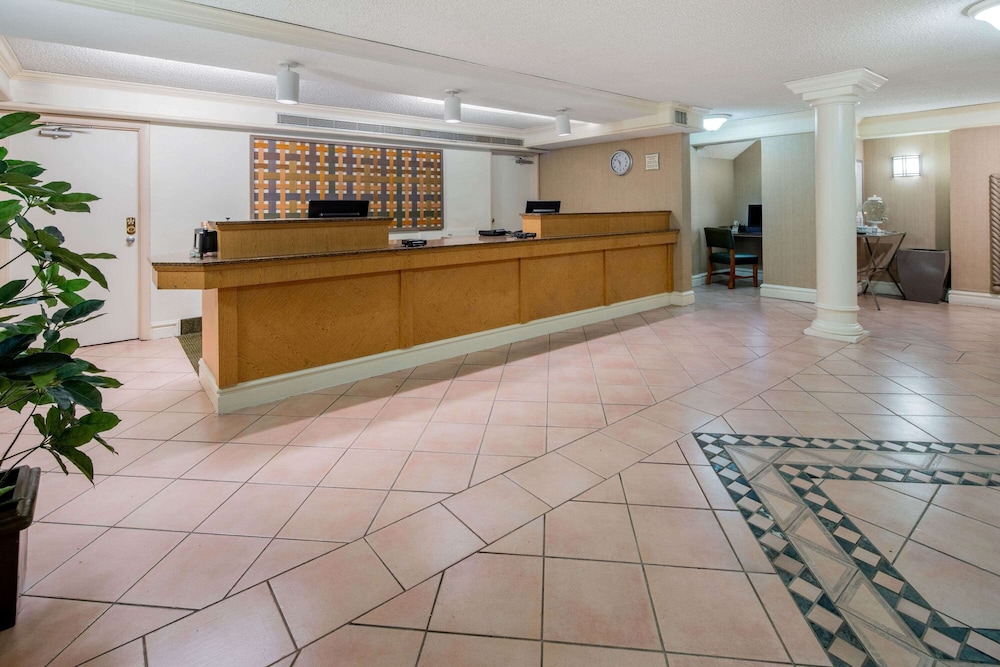 la quinta inn and suites by wyndham irvine spectrum