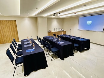 holiday inn express guadalajara vallarta poniente