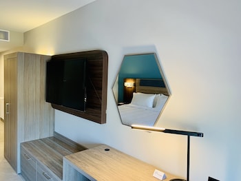 holiday inn express guadalajara vallarta poniente