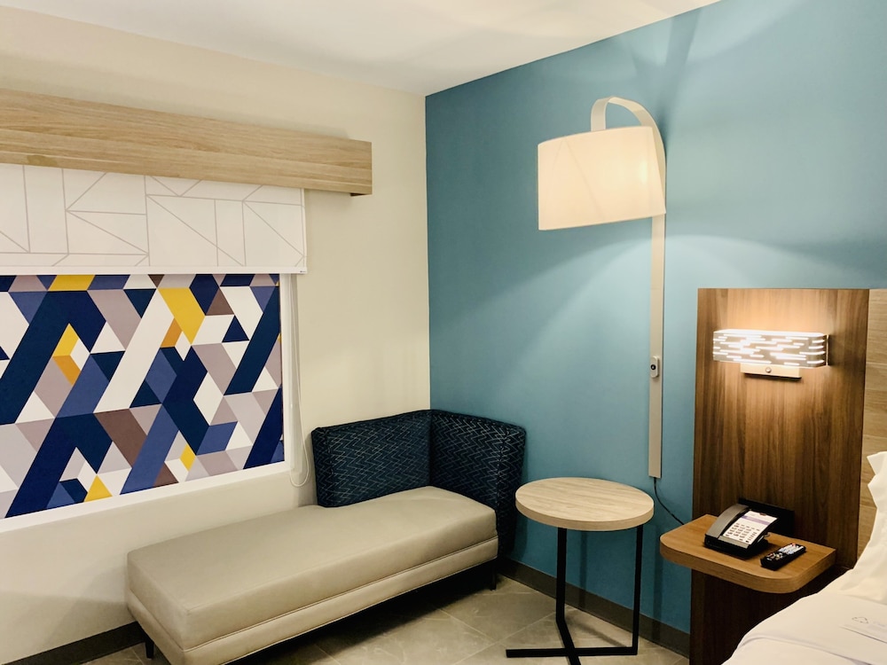 holiday inn express guadalajara vallarta poniente