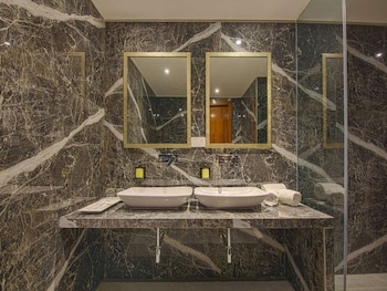 hrj sarovar portico indore