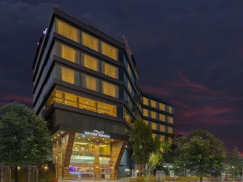 Hrj Sarovar Portico Indore,,4 star