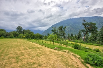 anand vardhan resorts