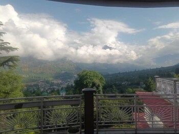 anand vardhan resorts