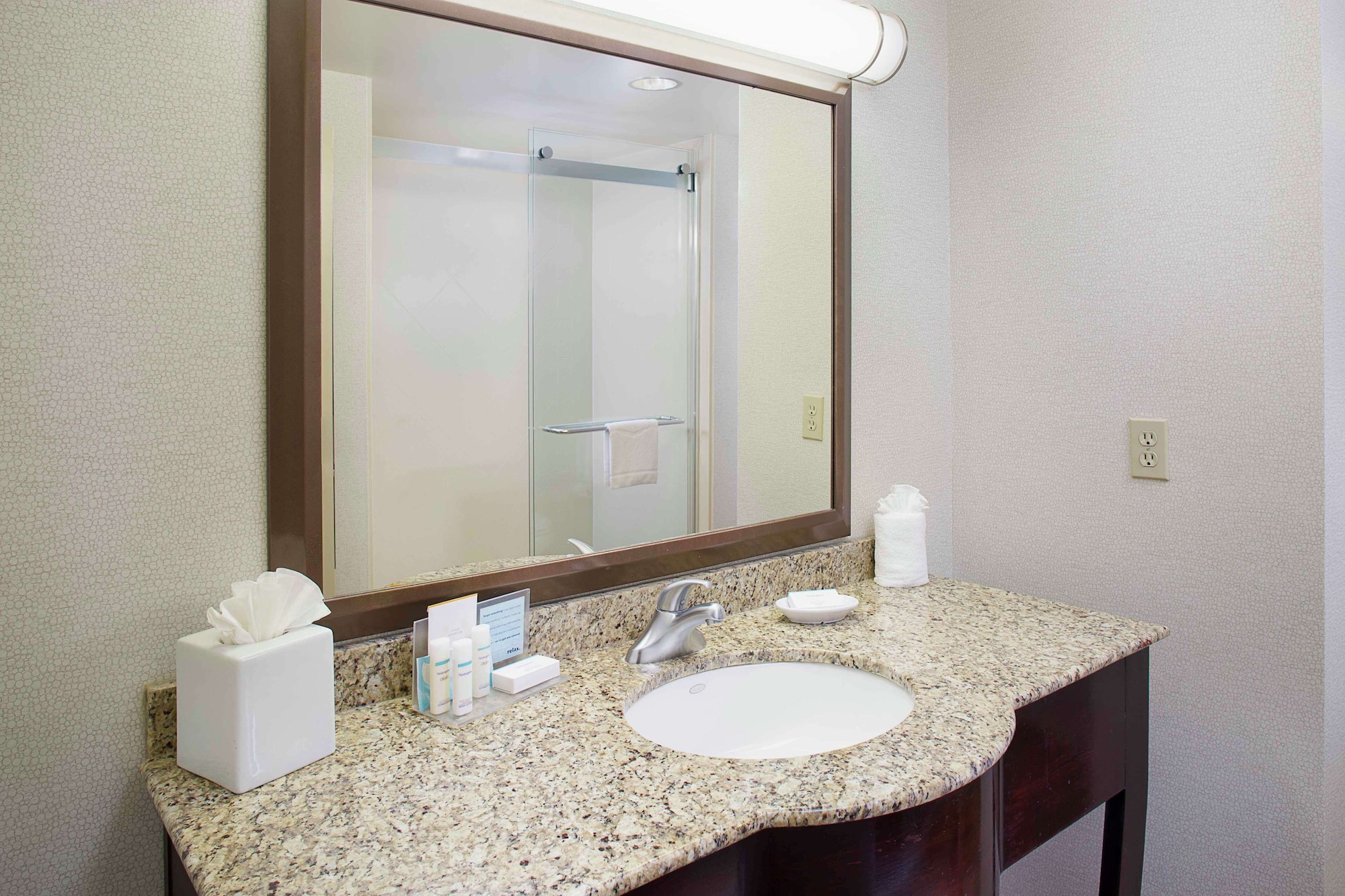 hampton inn garden city long island