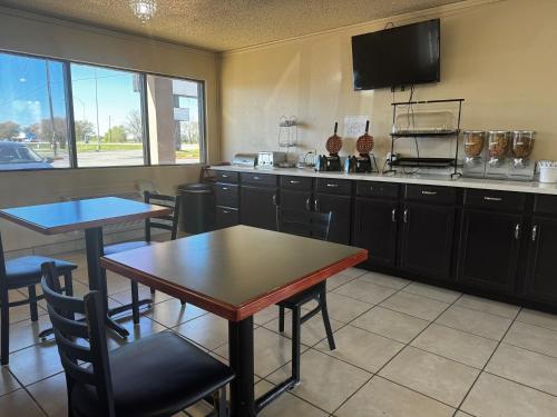 super 8 by wyndham giddings