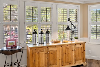Apple Farm,San Luis Obispo>>Los Angeles County,4 star