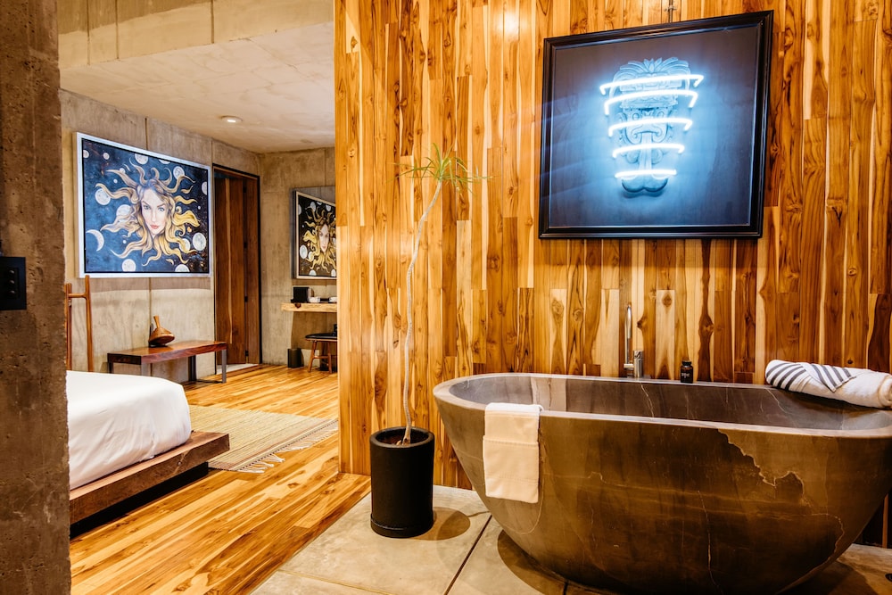 flavia luxury hotel