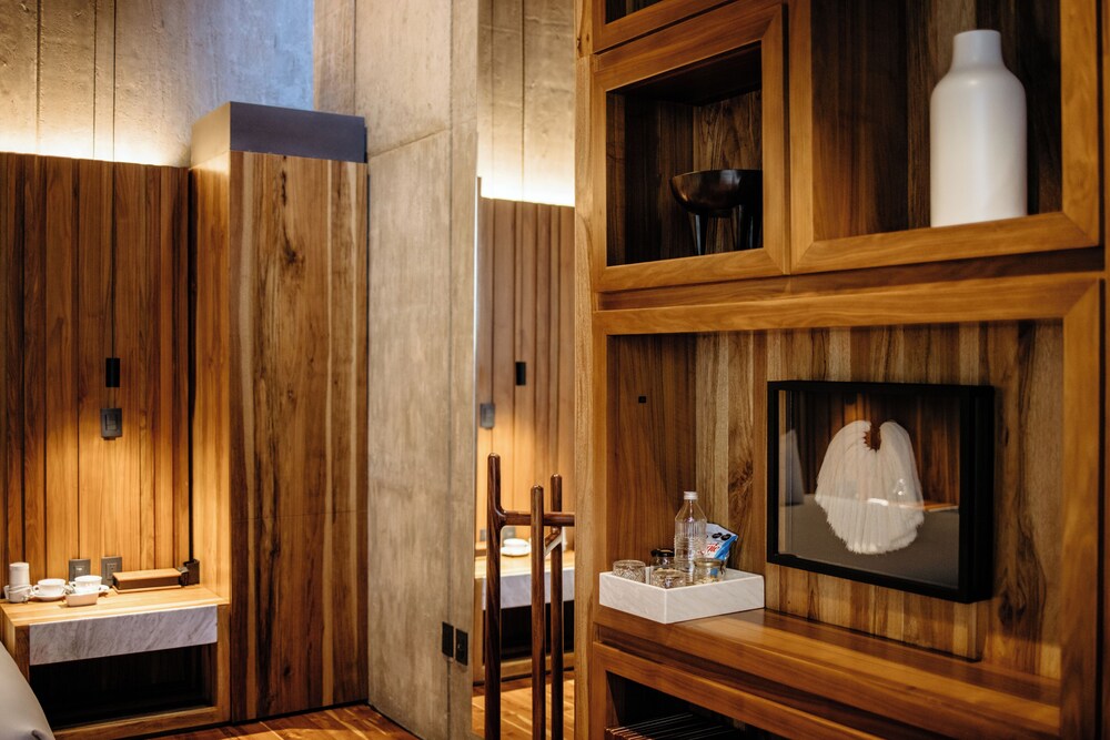 flavia luxury hotel