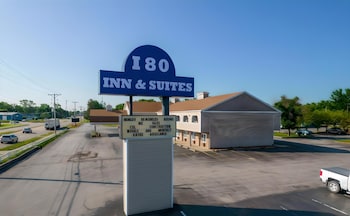 i 80 inn and suites