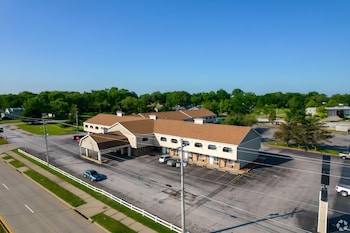 I-80 Inn & Suites,In The City Center,3 star