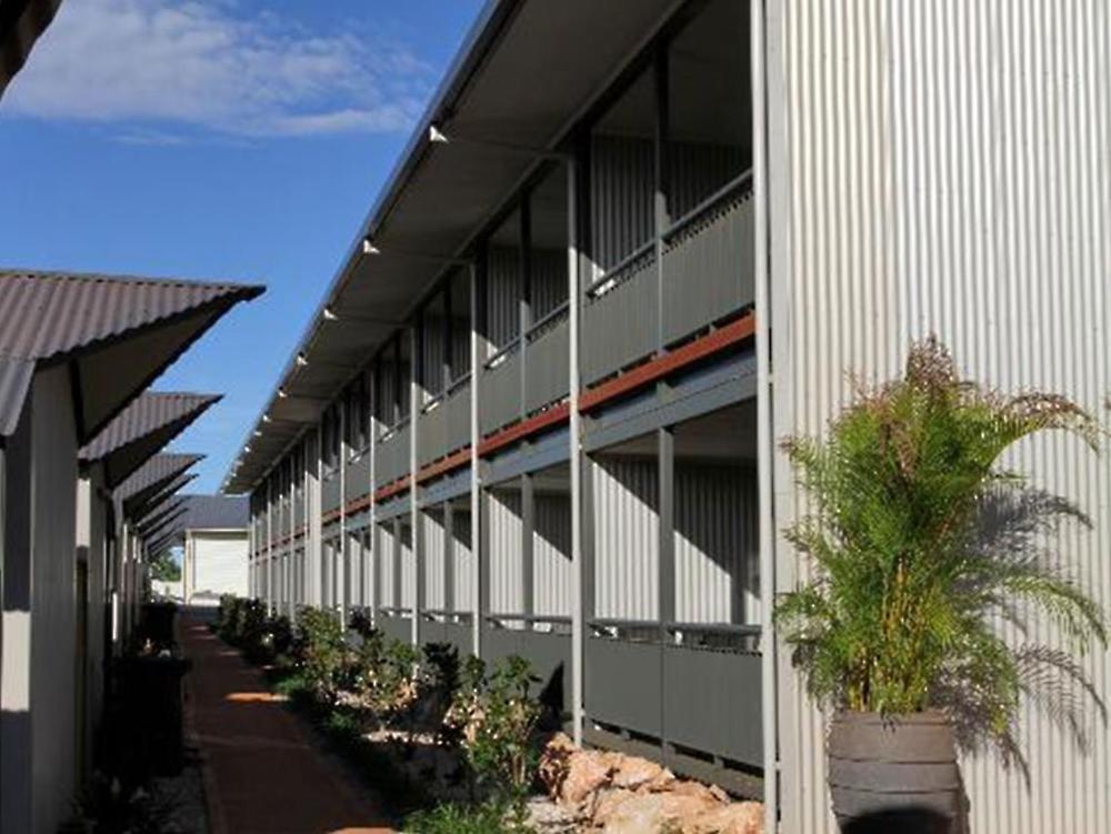 spinifex hotel