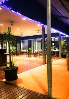 spinifex hotel