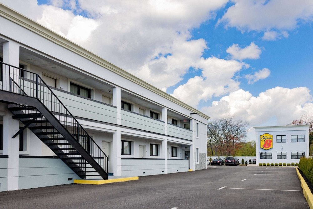 super 8 by wyndham lindenhurst