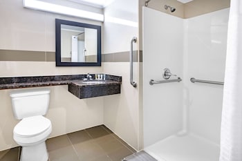 super 8 by wyndham lindenhurst