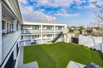 super 8 by wyndham lindenhurst