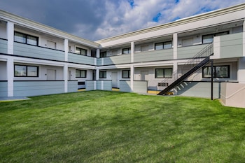 super 8 by wyndham lindenhurst