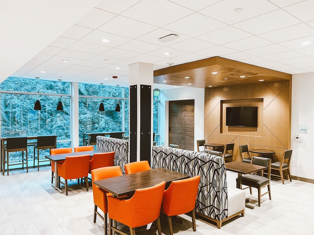 holiday inn express and suites henderson south boulder city an ihg hotel