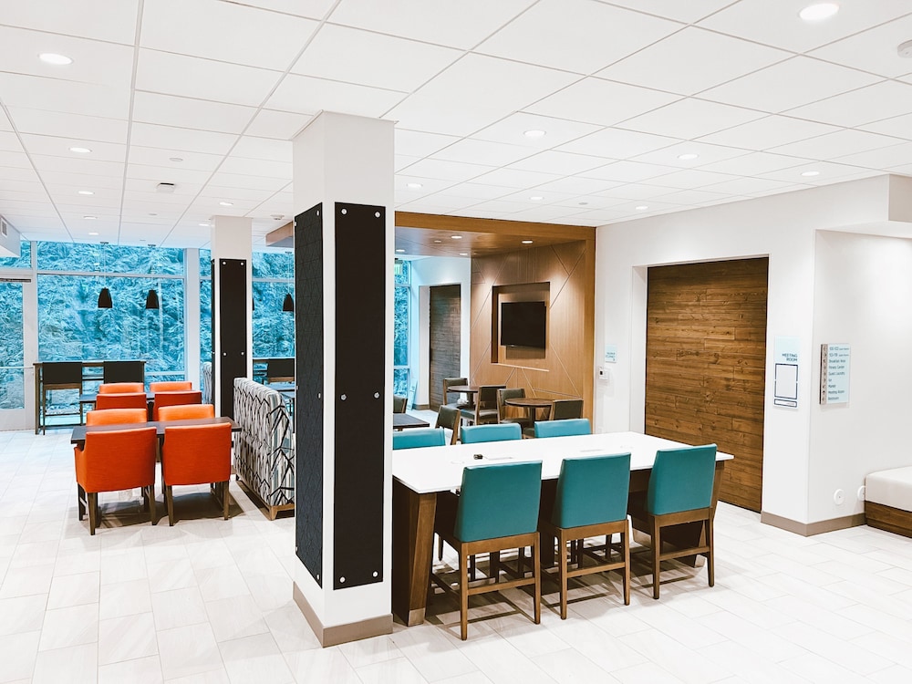 holiday inn express and suites henderson south boulder city an ihg hotel