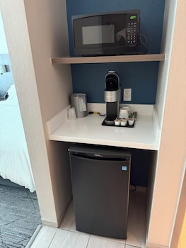 holiday inn express and suites henderson south boulder city an ihg hotel