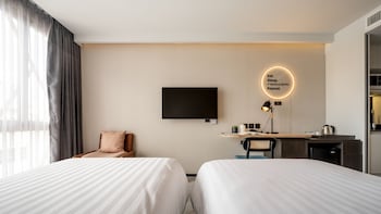 seekers finders rama iv hotel surestay collection by best western