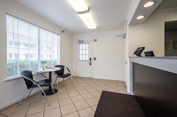 Studio 6 Roswell, Ga - Atlanta,9955 Old Dogwood Rd,2 star