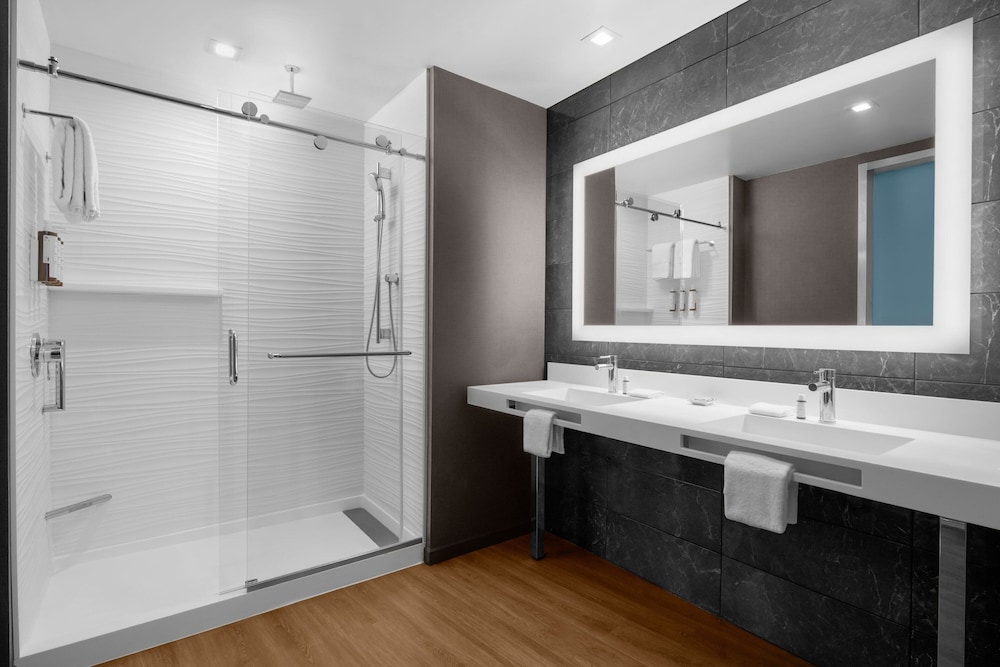 ac hotel by marriott vancouver waterfront