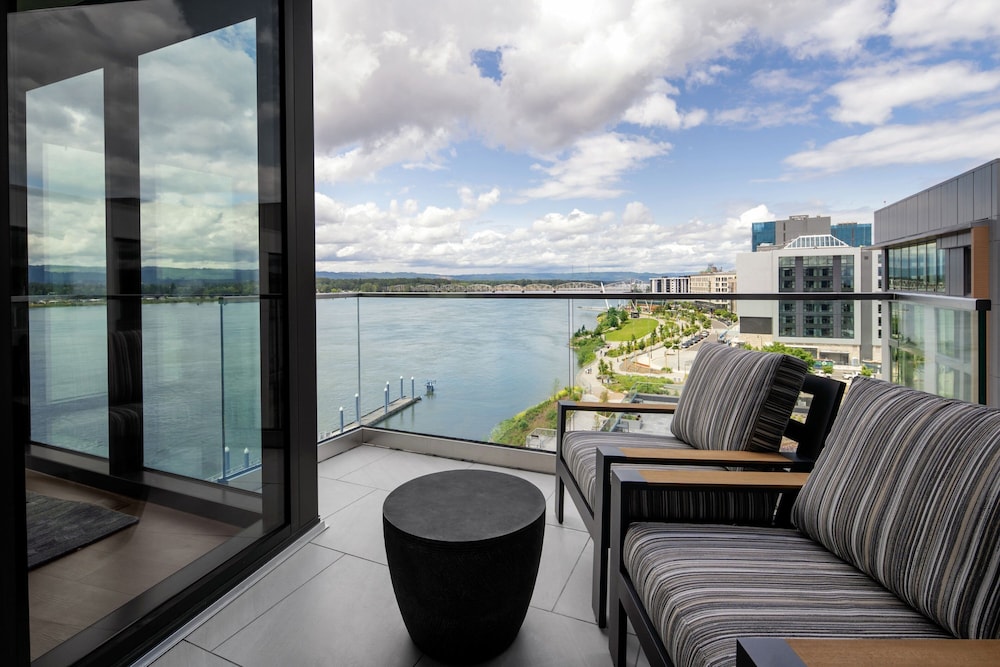 ac hotel by marriott vancouver waterfront