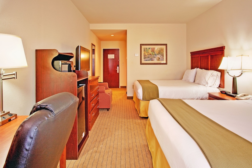 holiday inn express hotel and suites dyersburg by ihg