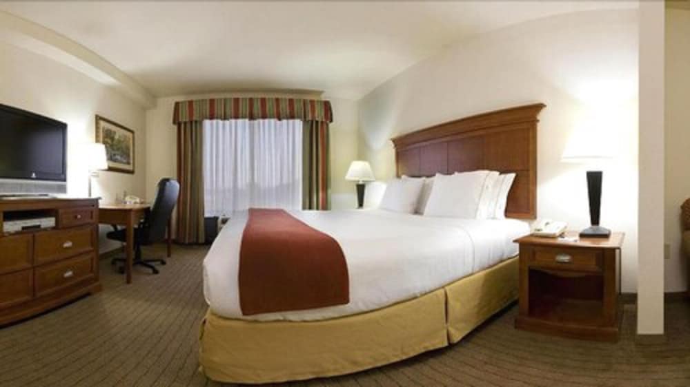 holiday inn express hotel and suites dyersburg by ihg