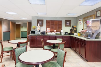 Super 8 By Wyndham Erwin,Kingsport>>Erwin,2 star