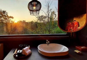 the postcard hideaway netravali