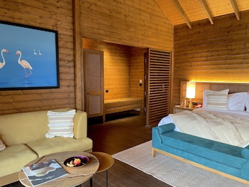 the postcard hideaway netravali