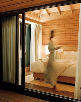 the postcard hideaway netravali