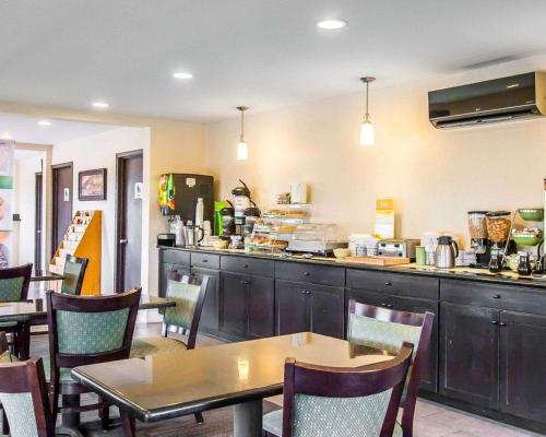 quality inn cairo i 57