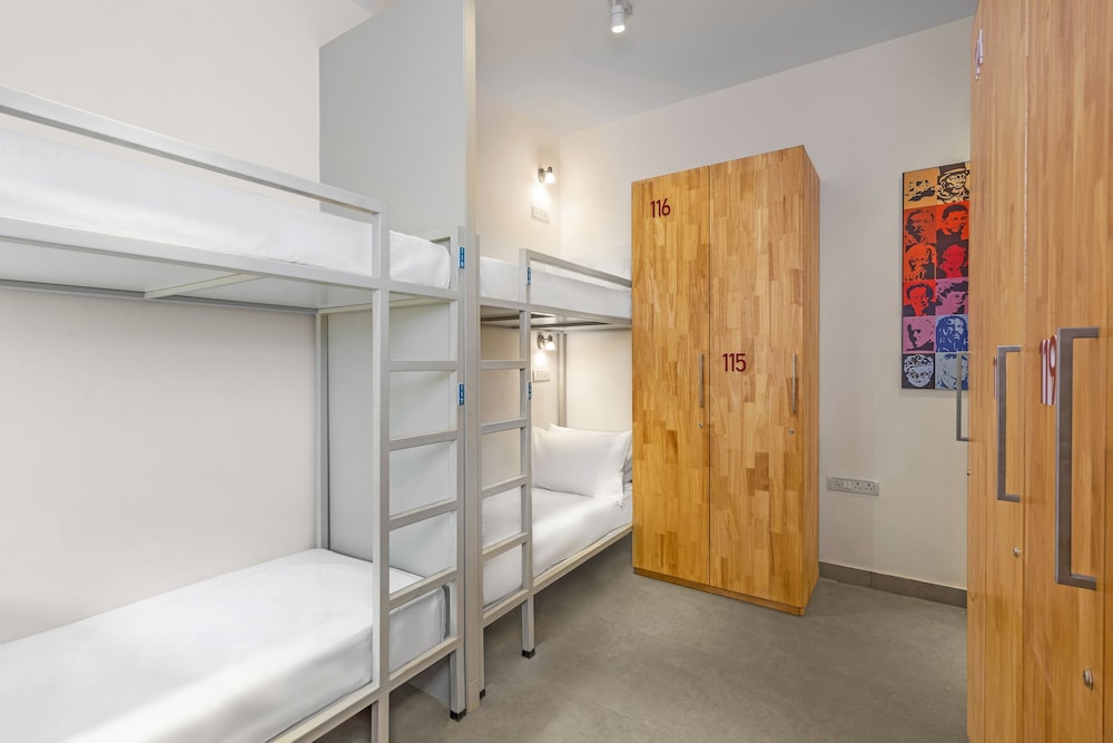 the hideaway bedzzz varanasi