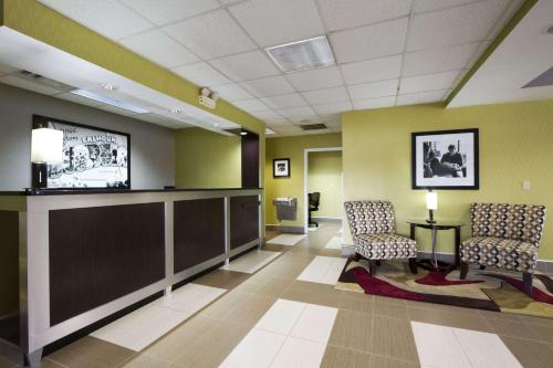 super 8 by wyndham calhoun