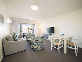 oaks sunshine coast oasis resort