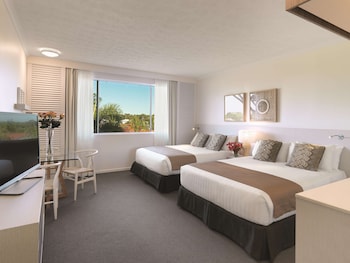 oaks sunshine coast oasis resort