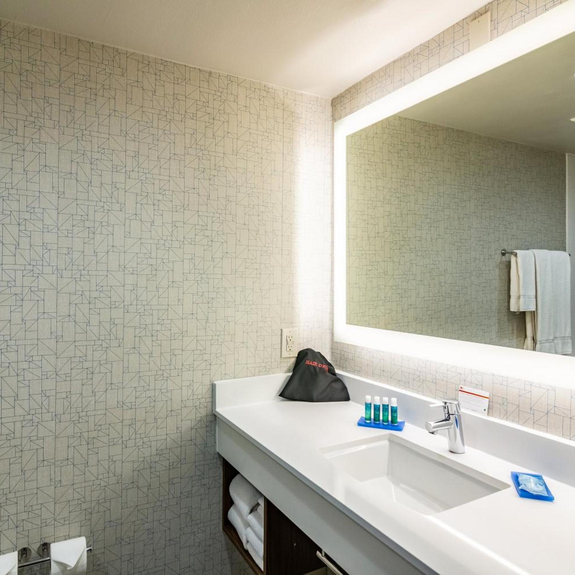 holiday inn express and suites camarillo by ihg