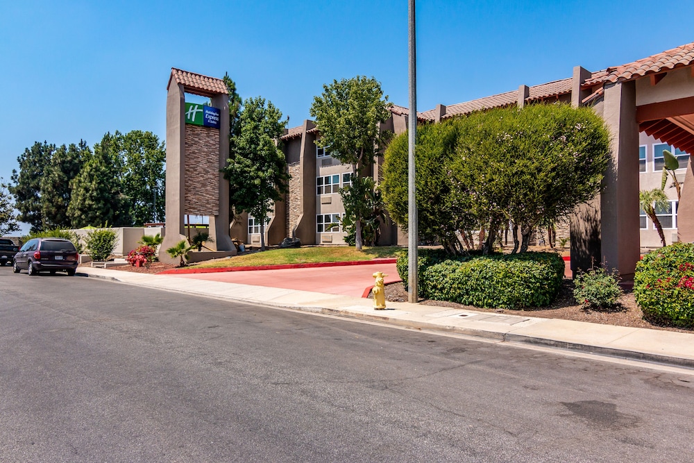 holiday inn express and suites camarillo by ihg