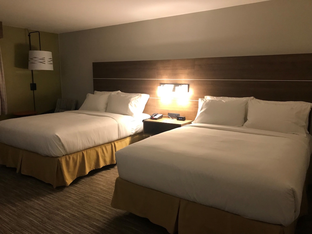 holiday inn express and suites camarillo by ihg