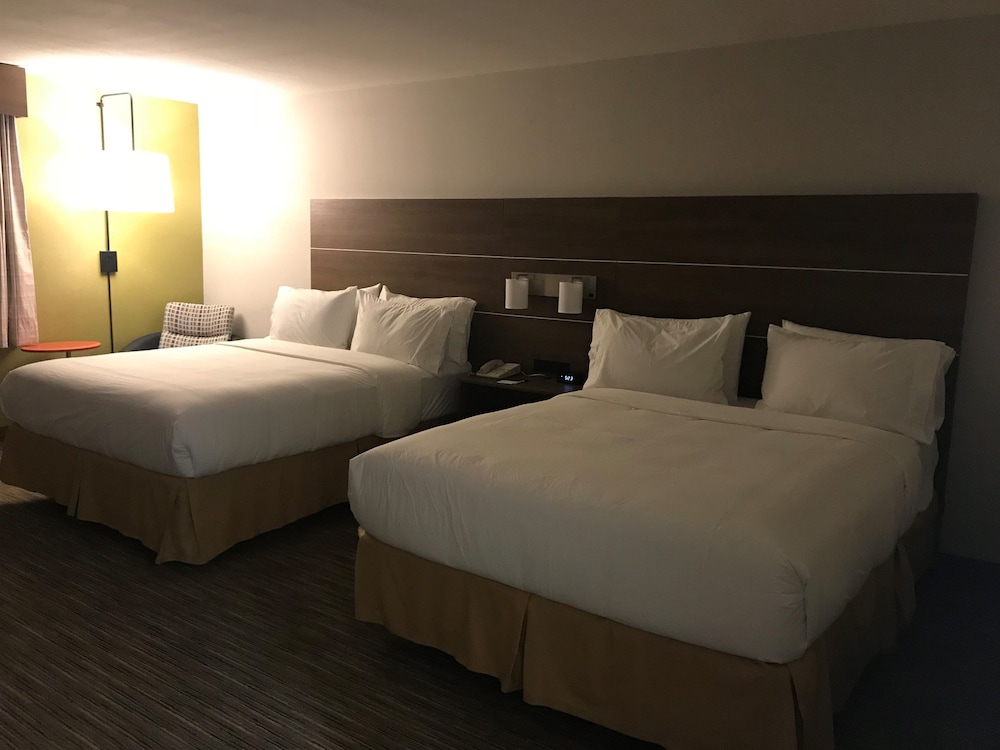 holiday inn express and suites camarillo by ihg