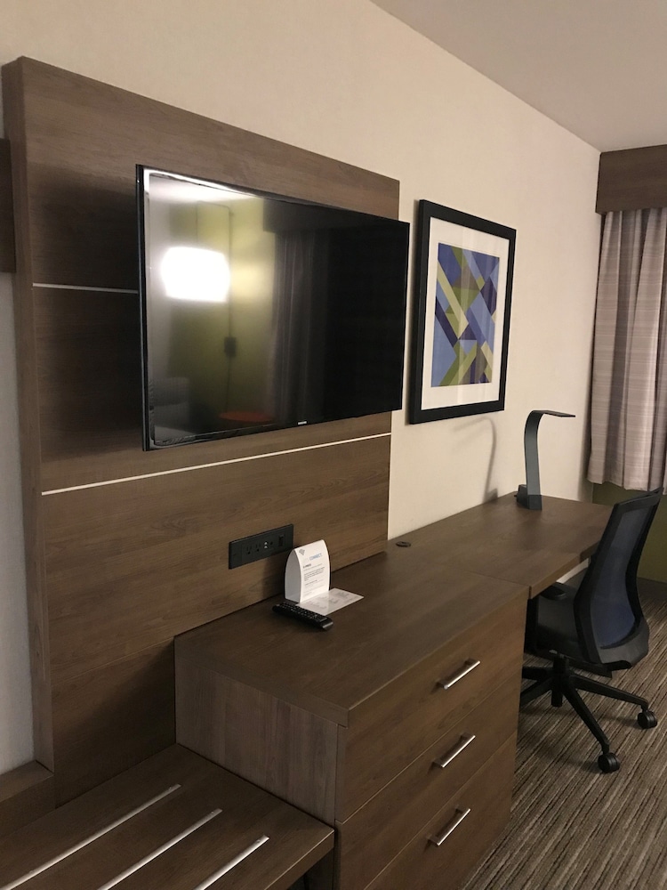 holiday inn express and suites camarillo by ihg
