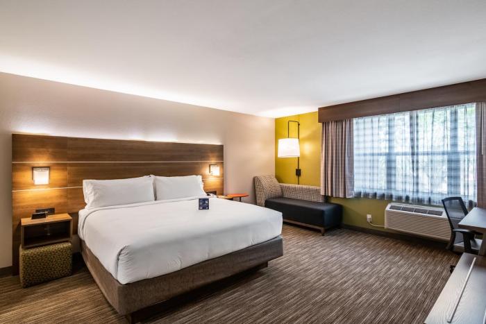 holiday inn express and suites camarillo by ihg