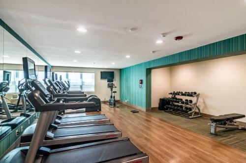 holiday inn express and suites camarillo by ihg