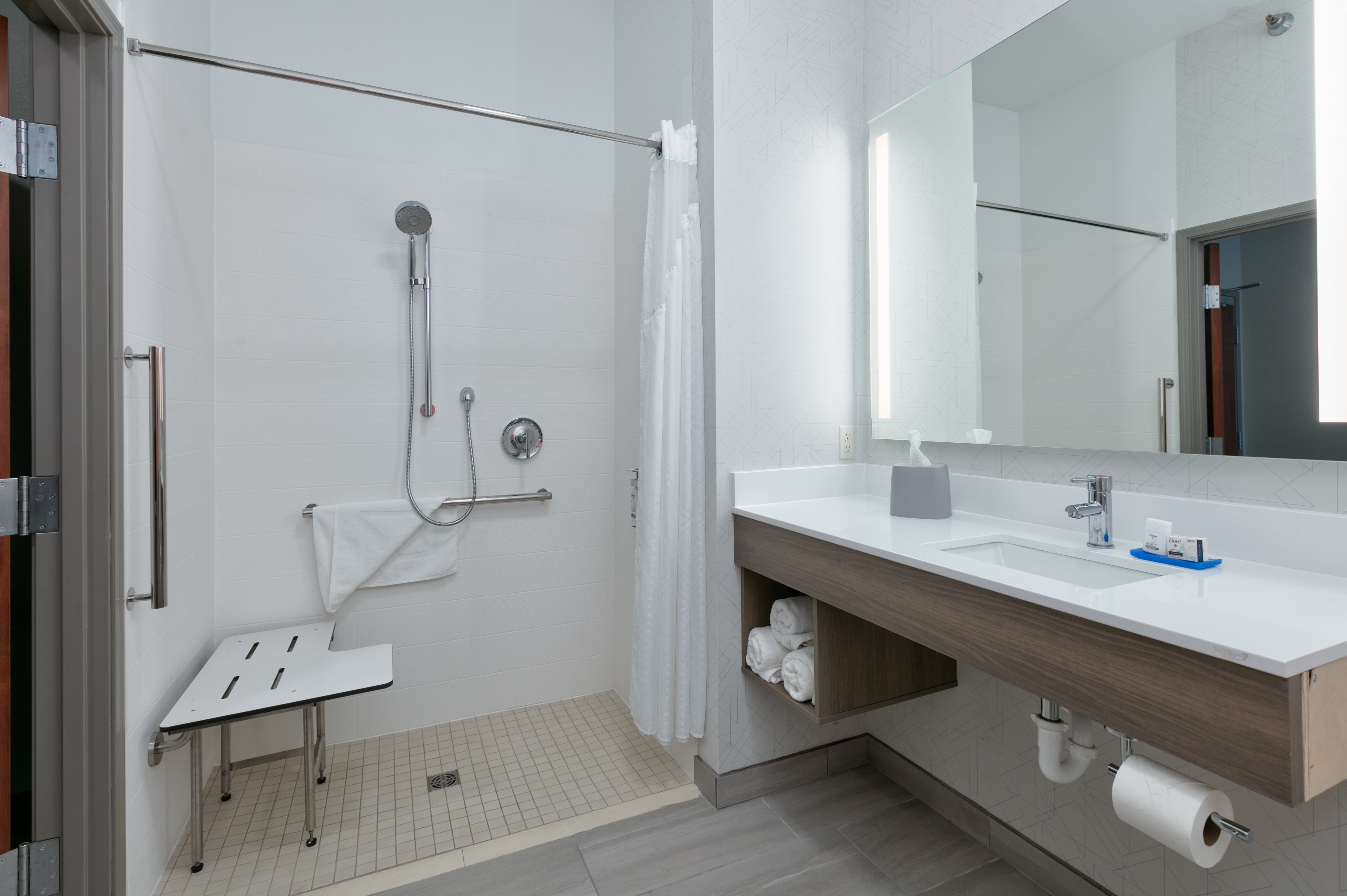 holiday inn express hotel and suites shakopee by ihg