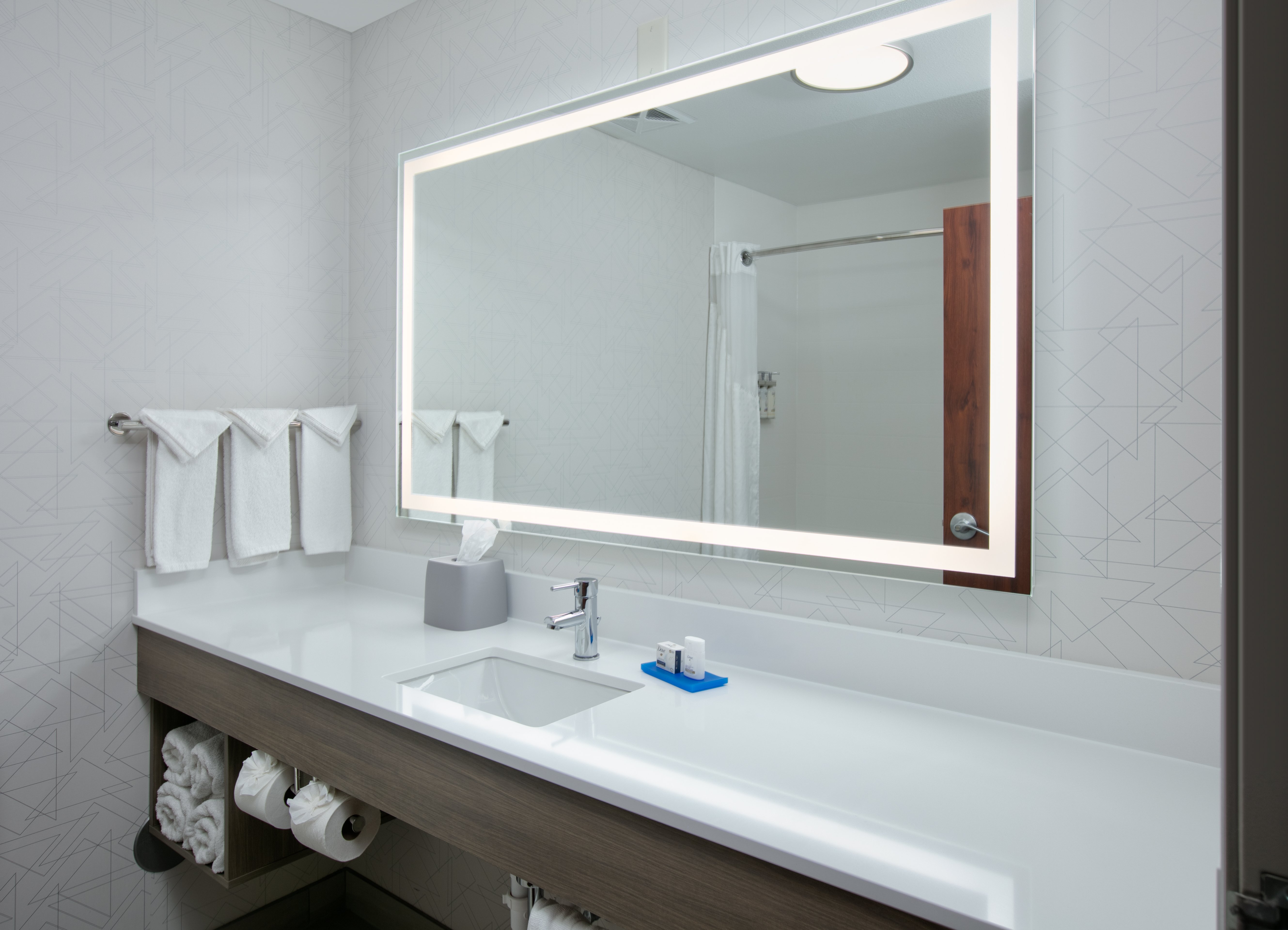 holiday inn express hotel and suites shakopee by ihg