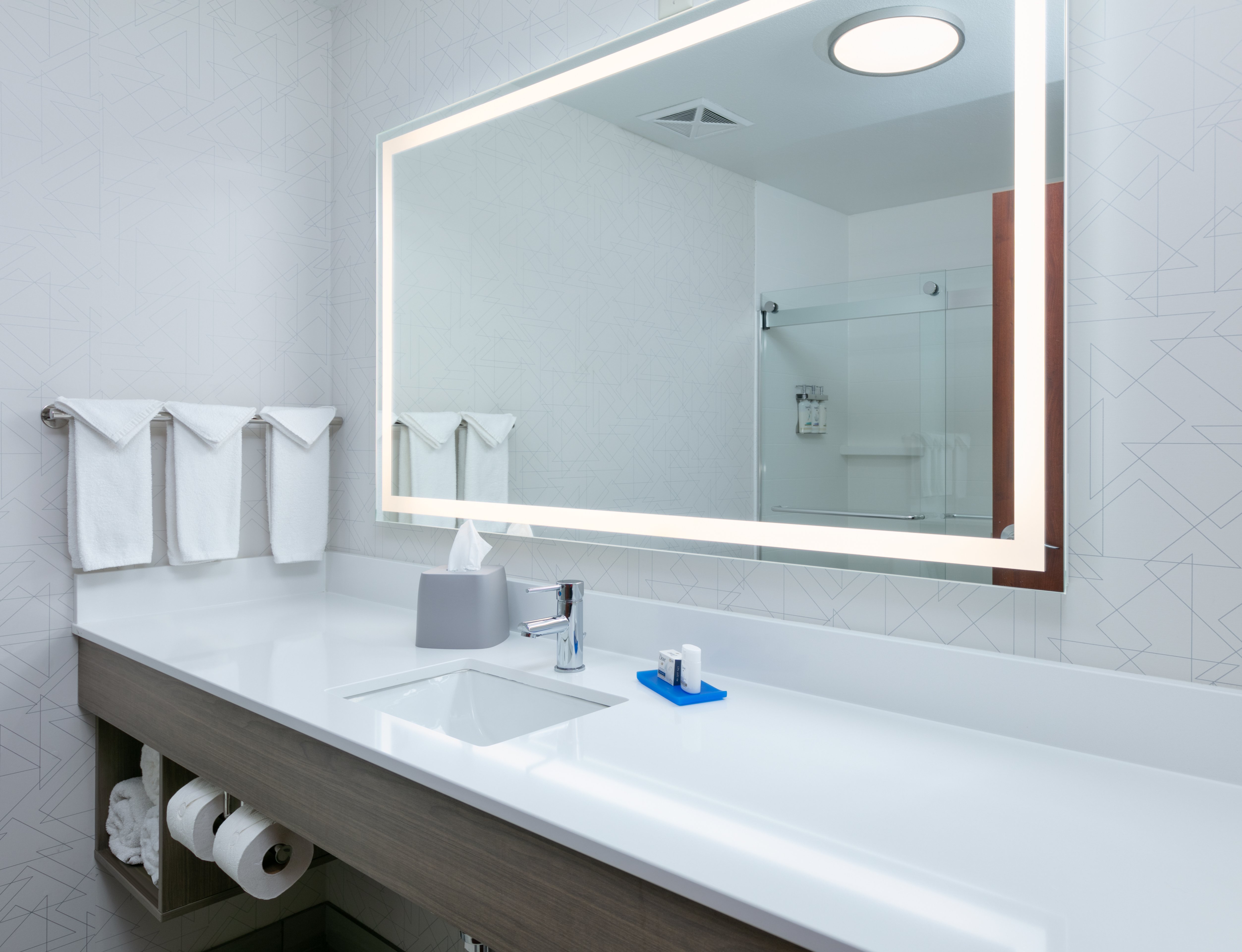 holiday inn express hotel and suites shakopee by ihg